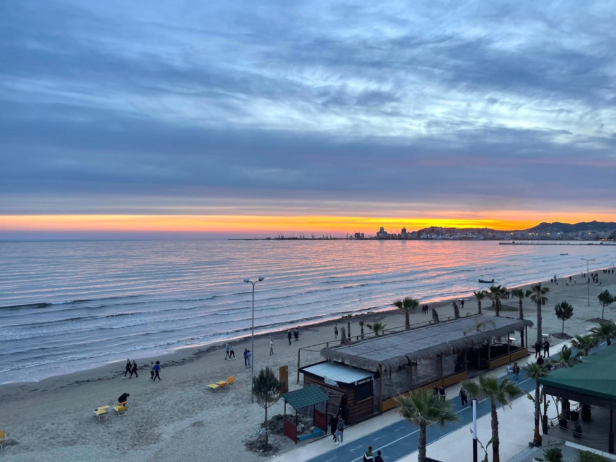 Luxurious Cozy Seaview Apartment Durrës Esterno foto